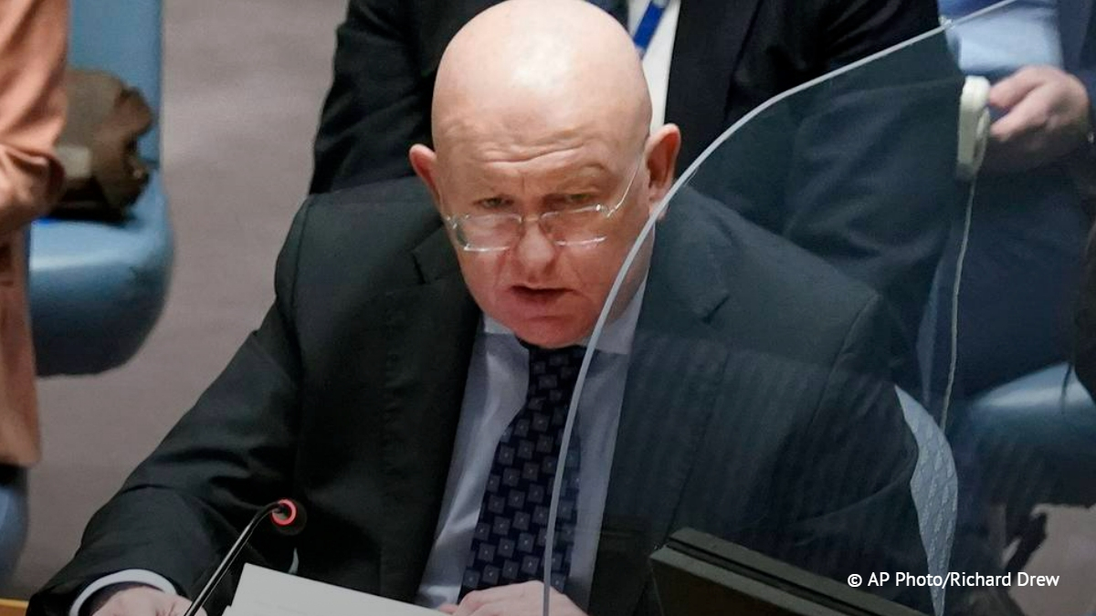 Постпред России при ООН Василий Небензя на заседании Совета Безопасности привел цитаты из современных украинских учебников географии и истории:
go.tass.ru/jlJ4r