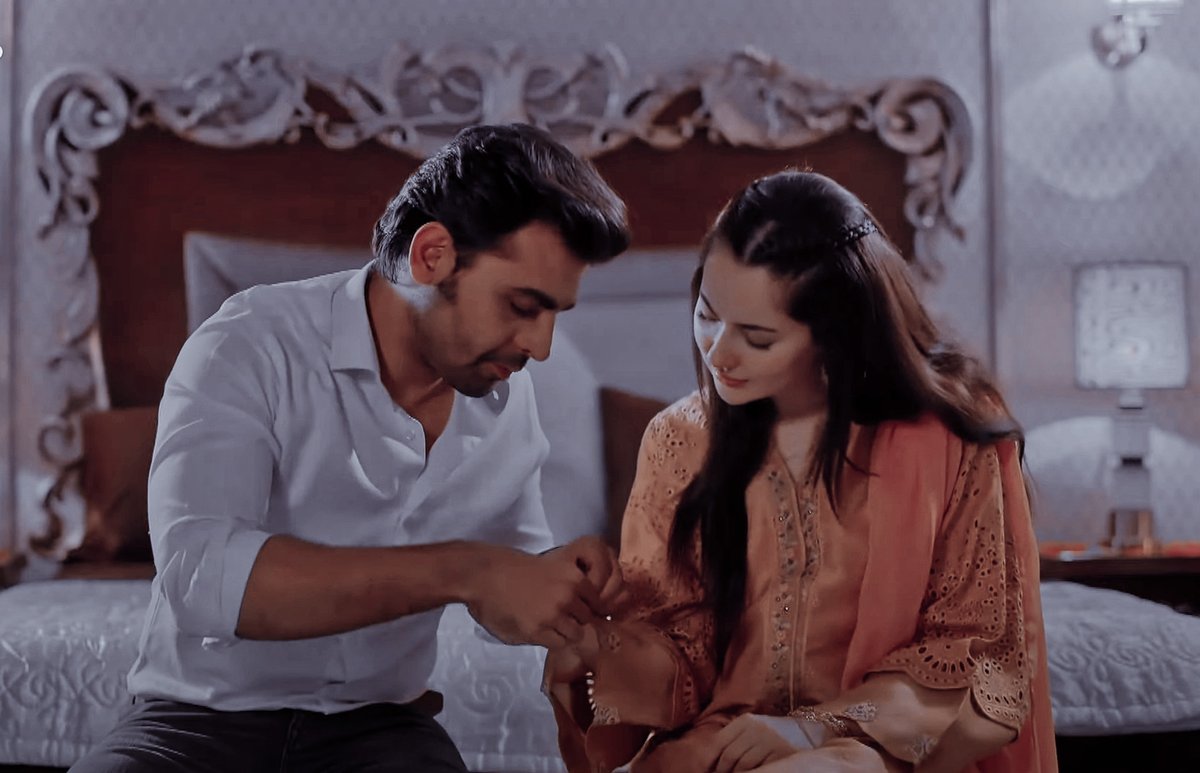 JDelightz's tweet photo. Mohabbat ho gae hai tumse ❤️

This scene was outstanding 😭😭🌹♥️

#MereHumsafar #Halza #FarhanSaeed #HaniaAmir https://t.co/SfPhfIL9G7