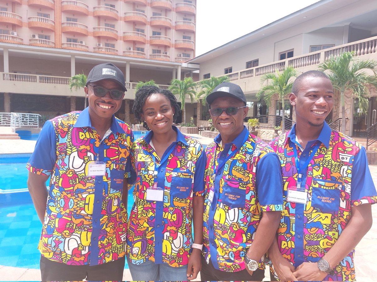 MaxDAsante's tweet photo. Talking GMOs and Science communication@Mensvic Hotel, Accra.@ScienceAlliesGh, @dandzie, @degreatdebrah, @Csir_Crops, @JohnEleblu https://t.co/8SrH4tVRLT