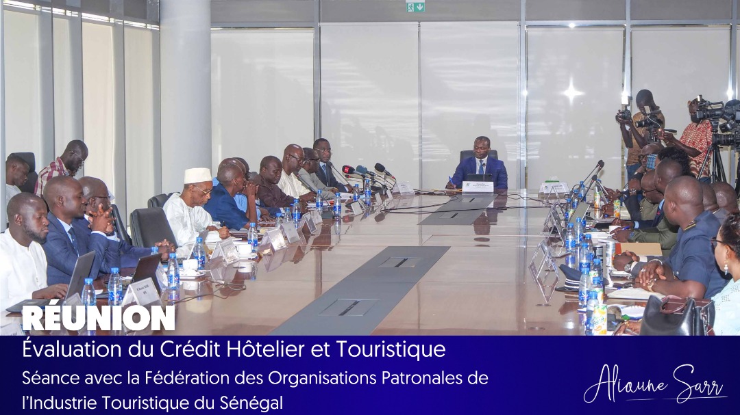 aliounesarr's tweet photo. J’ai présidé, ce jeudi 12 mai 2022, une réunion d’évaluation du Crédit Hôtelier et Touristique, avec les membres de la Fédération des Organisations Patronales de l’Industrie Touristique du Sénégal (#FOPITS) conduite par son Président M. Mamadou Racine SY. https://t.co/bt8mYEBkwM