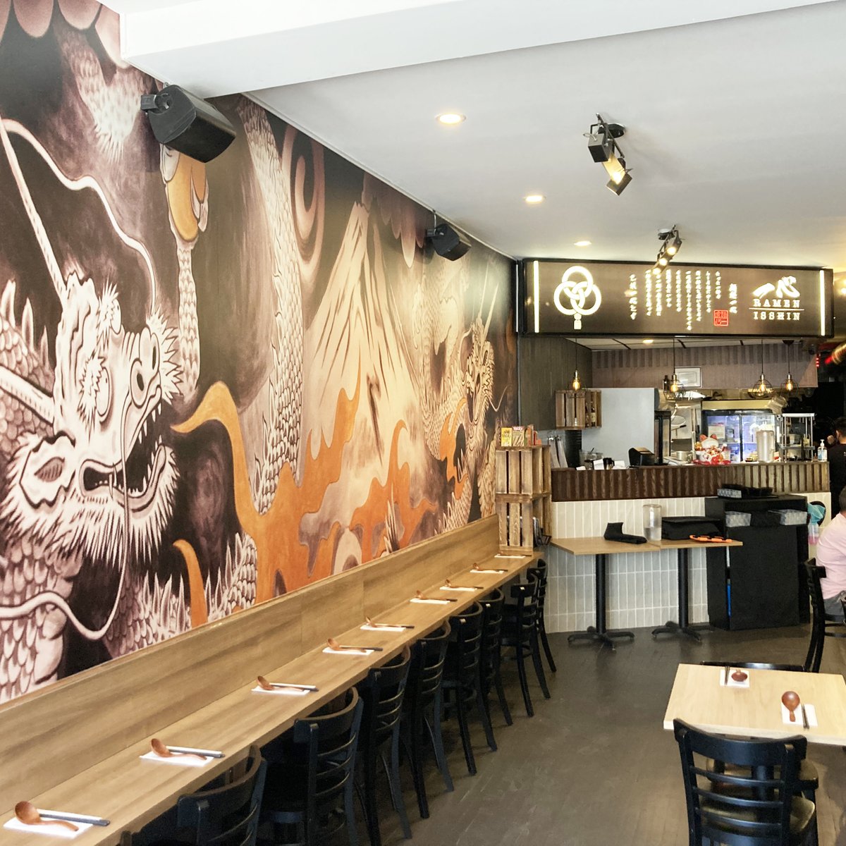 AvenueMontRoyal's tweet photo. 🔺NOUVEAU COMMERCE🔺

C’est avec grand plaisir que nous accueillons sur l’Avenue le restaurant Ramen Isshin. 

Le nom Isshin Ramen signifie «un cœur, un ramen». 

 📍1217 ave Mont-Royal Est 
🌐 https://t.co/46vq0p8Tg0

📸SDAMR

#avenuemontroyal #mtl #montreal #ramen #ramenisshin https://t.co/cLQvNNBt03