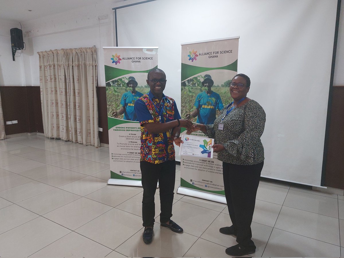 MaxDAsante's tweet photo. Talking GMOs and Science communication@Mensvic Hotel, Accra.@ScienceAlliesGh, @dandzie, @degreatdebrah, @Csir_Crops, @JohnEleblu https://t.co/8SrH4tVRLT