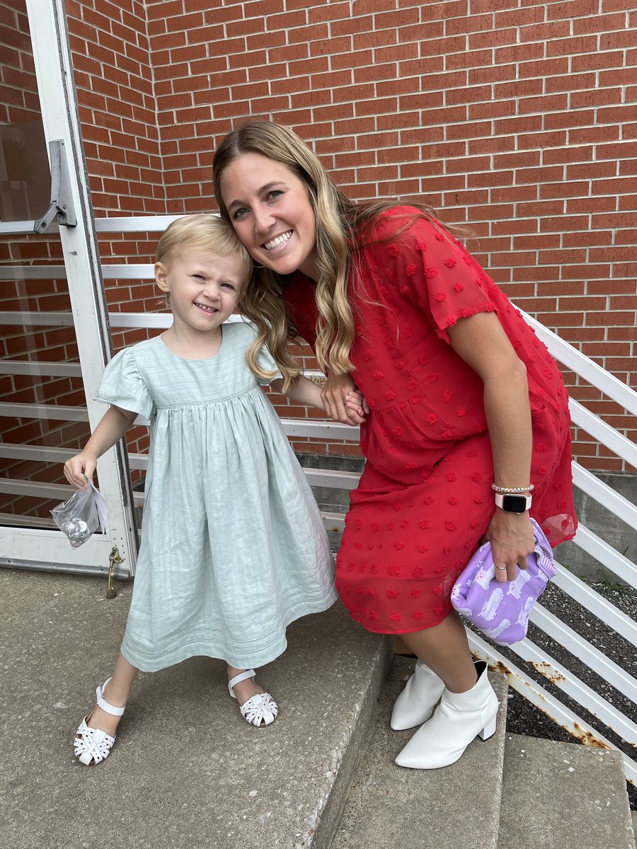 Mikaela_Burgess's tweet photo. That’s a wrap on year one of preschool for my girl!!!🥹🥹

It’s fine. I’m fine. 

@TylerBurgess_ https://t.co/TUvKTxbIKN