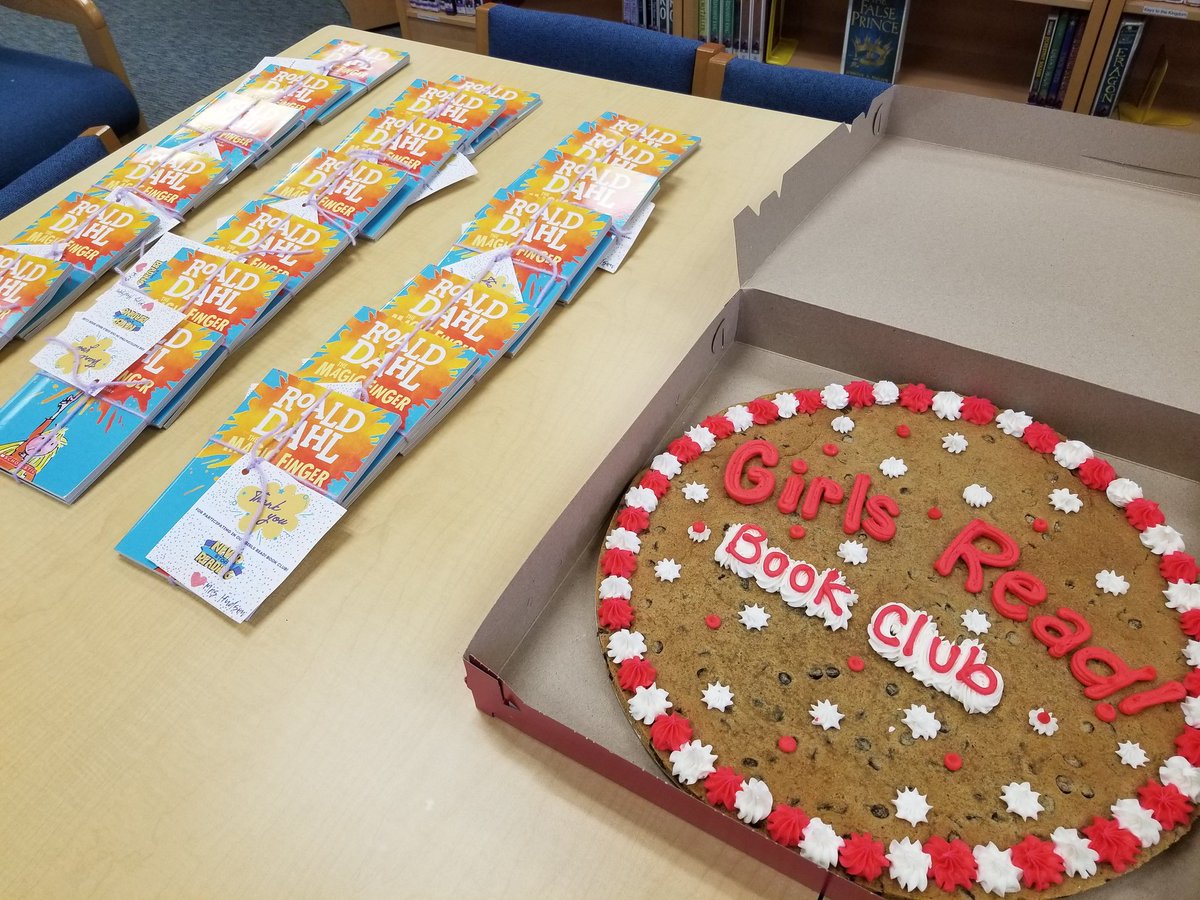 mrsbrandyhudson's tweet photo. Celebrating our last meeting together @Timberridge_HCS with these beauties (and an awesome cookie cake). 💙💛📚 🍪 #girlsrule #girlsread #3rdgrade https://t.co/CVFHMadoc8