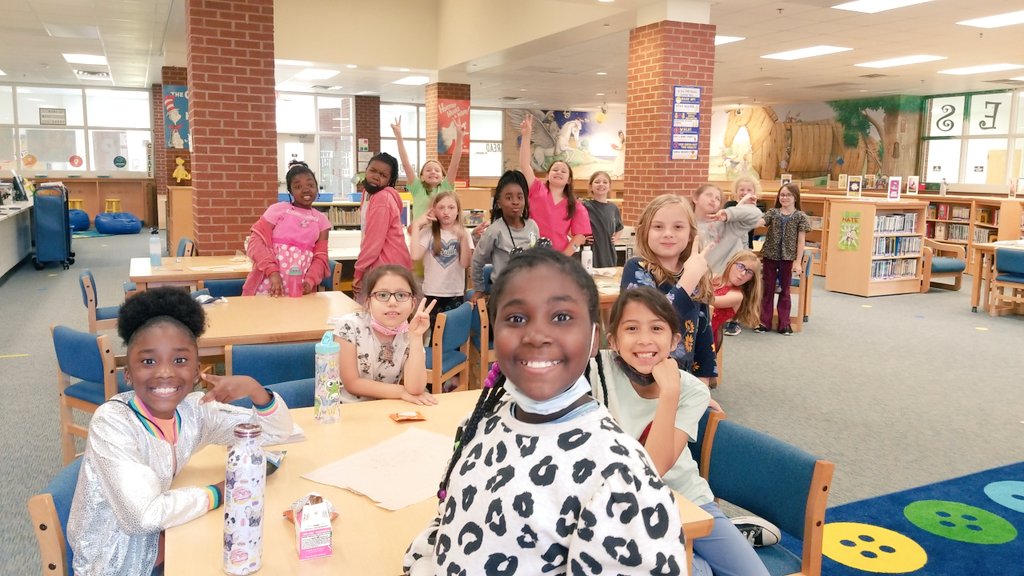 mrsbrandyhudson's tweet photo. Celebrating our last meeting together @Timberridge_HCS with these beauties (and an awesome cookie cake). 💙💛📚 🍪 #girlsrule #girlsread #3rdgrade https://t.co/CVFHMadoc8