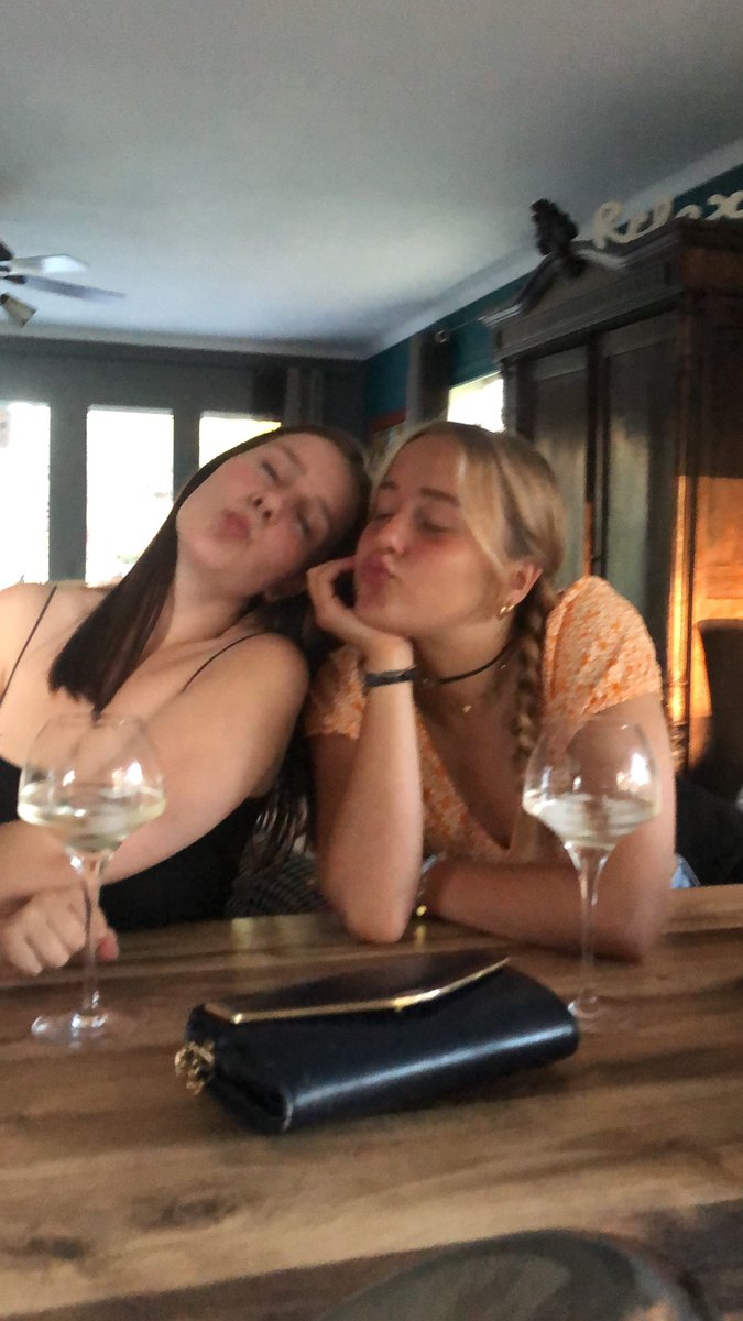 ColineVqt's tweet photo. best life entre femmes https://t.co/K8haTZERI0