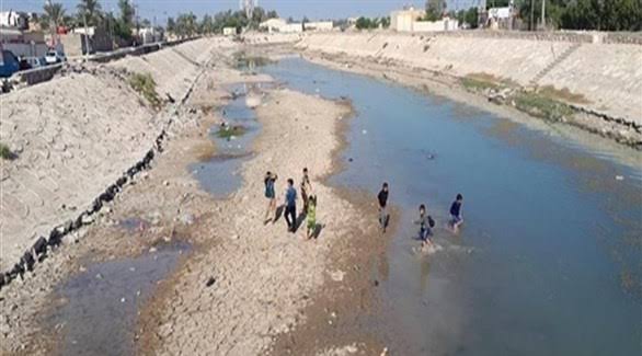 حـييت مـاتبقى مـن سـفــحـك وذكـرى تـعتريني 
يادجلة الخير لم يبقى منك سوى الوحل والطينِ