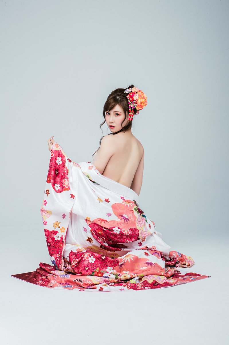 之前拍的花魁照出爐了😍
曬個背
-
Ig:linyiyi0407