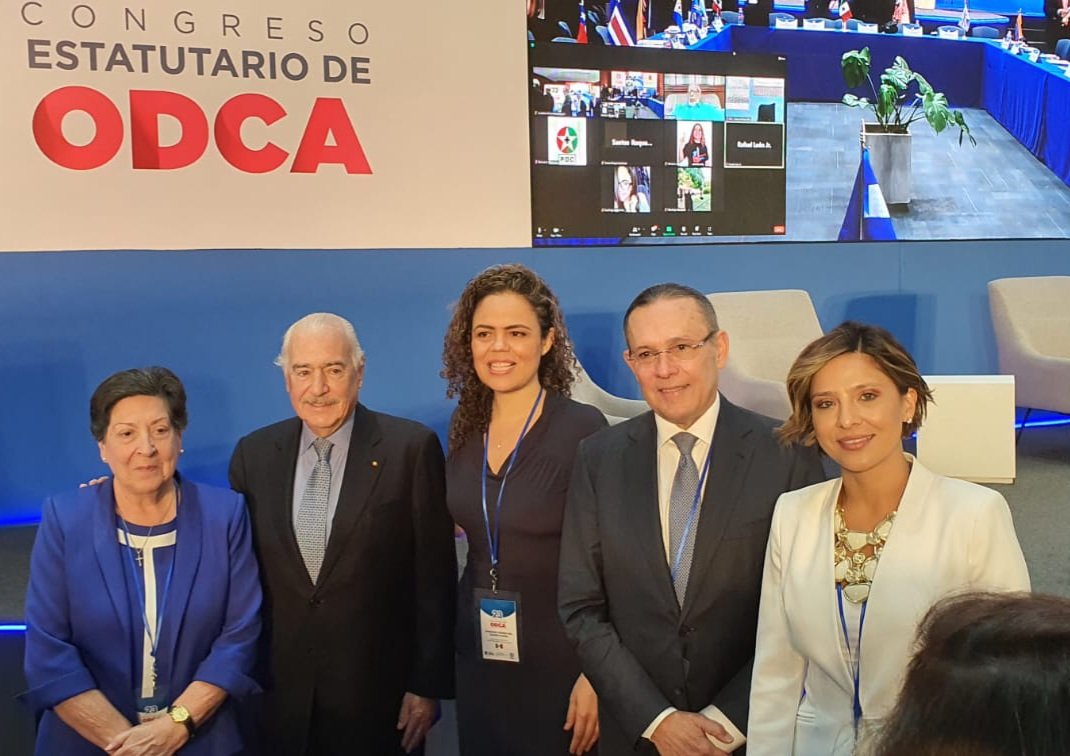 TicosEnExterior's tweet photo. Enviamos nuestra más sincera felicitación al nuevo Directorio @ODCA y nos enorgullecemos de la representación Unidad 🔴🔵 en la 3era Vicepresidencia con nuestra Diputada @danirojas28 #PartidosHermanos #SomosODCA https://t.co/Gq91bpsJF3