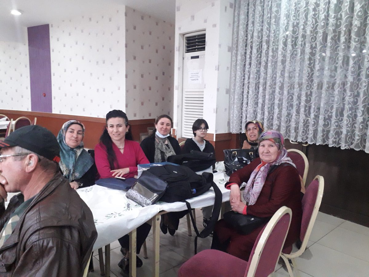 ABozuyuk's tweet photo. İlçe Kadın Kolları Başkanımız Suna Ünal Yönetim Kurulu üyelerimiz ile birlikte Bozüyük Engelliler Dayanışma Derneği'nin düzenlemiş olduğu Asker kınası programına katılarak sevinç ve mutluluklarına ortak olduk.

Yüzünüz'de mutluluk kalbiniz'de sevinç eksik olmasın dileğimizle.😊 https://t.co/pmBYjeQP7U