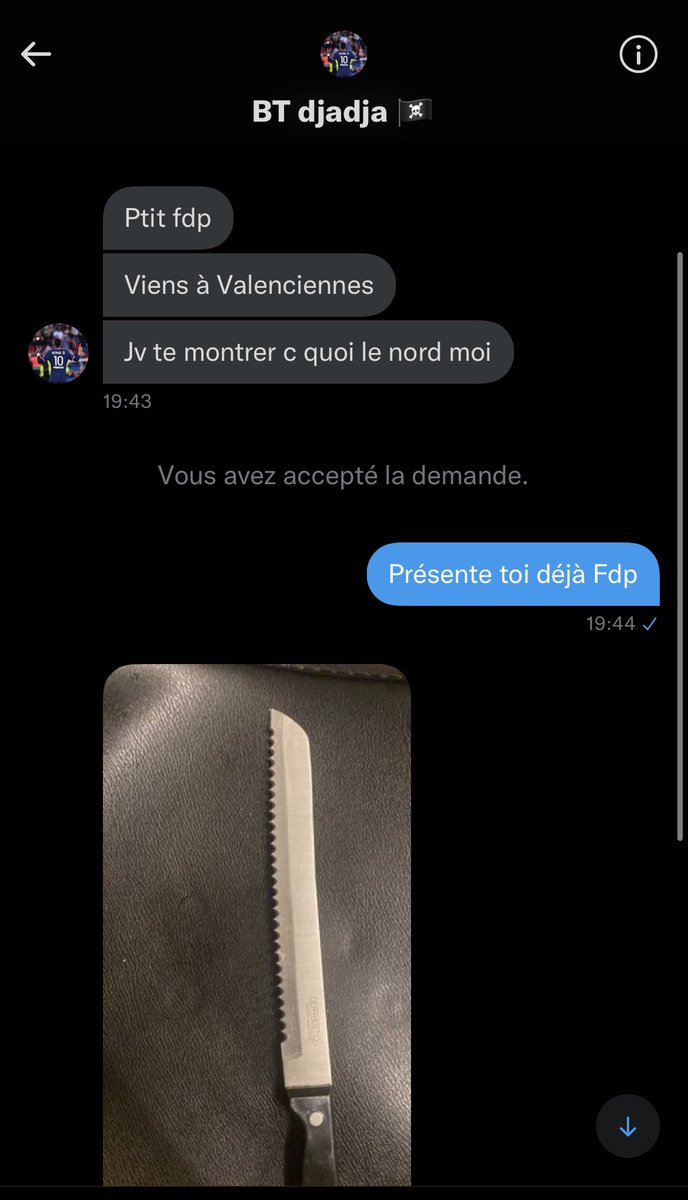 total_goat's tweet photo. Ptdr je me fais menacer par Ziak je crie https://t.co/vP5nejVB5e