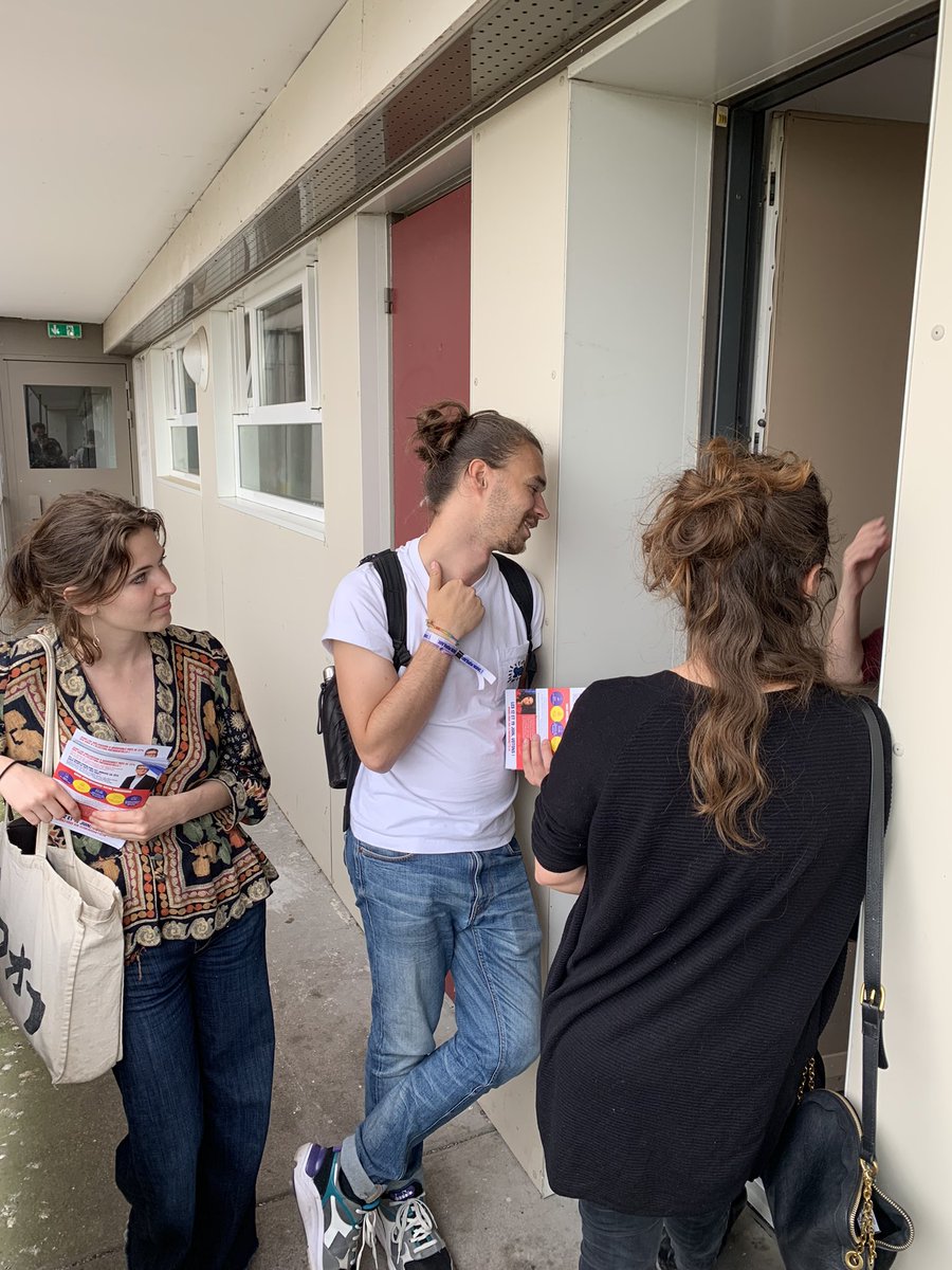 UnionPopCreteil's tweet image. Super porte-à-porte à Créteil avec notre candidate @Clemence_Guette !

Efficacité maximum pour @ZoePebay, @aubertbriellem et @ClementAgostini !

On va gagner ! #NUPES ✌🏼