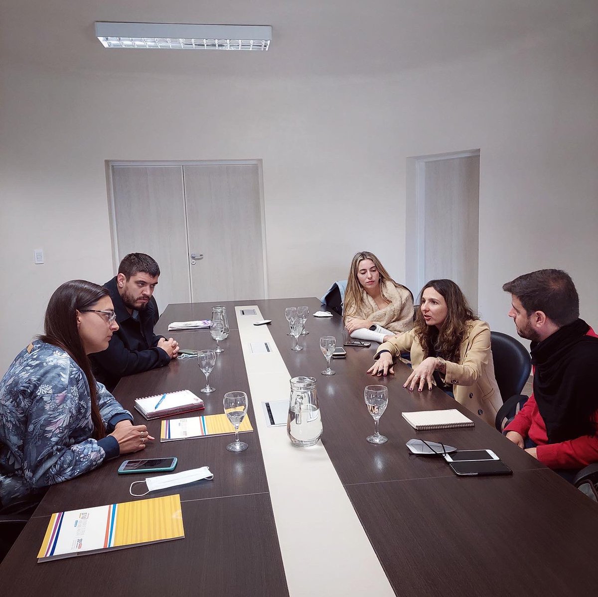 DefensoriaCba's tweet photo. 👉🏻 #Hoy tuvimos una reunión de trabajo con la Legisladora @AdeGuirardelli para diseñar acciones en conjunto en el 📍Departamento General San Martín.
🙌🏻 Seguimos uniendo esfuerzos en pos de defender los derechos de tod@s los NNyA de nuestra Provincia.
#Subsede #VillaMaría https://t.co/8aJBwYGPFH