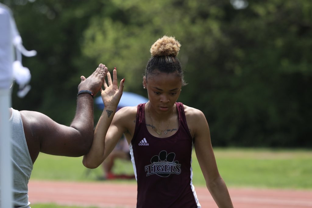 Cville_XCTrack's tweet photo. Payton hits NAIA B Standard on the final jump in prelims at 11.53m in the triple jump. She has the lead going into finals.

#WeAreCU https://t.co/dkIoFmr5u2