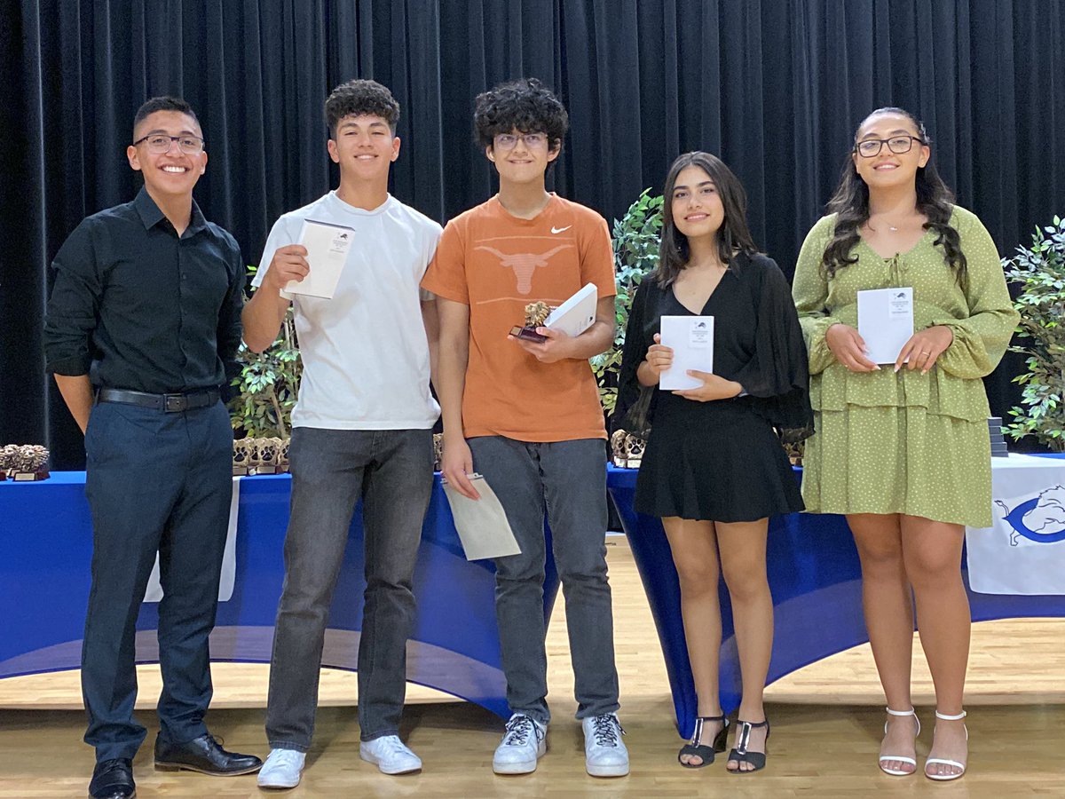 ClintHSLions's tweet photo. Our mighty Lions, Honors ceremony last night. 
🏆🦁
A special Congratulations to our 9th, 10th &amp; 11th grade TOP 1️⃣0️⃣ 💙🤩👏🏼
@GarrettRitchey @HentgesTheresa @leadingthepride @MsLuna_CHS https://t.co/ZDCOKOzRFR