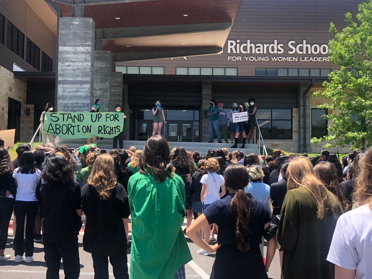 KXAN_News's tweet photo. Students across Central Texas left their classrooms today as part of a coordinated walkout to show support for abortion rights. Read story here: https://t.co/ZzSkji2GEN https://t.co/xeFl45i6GV