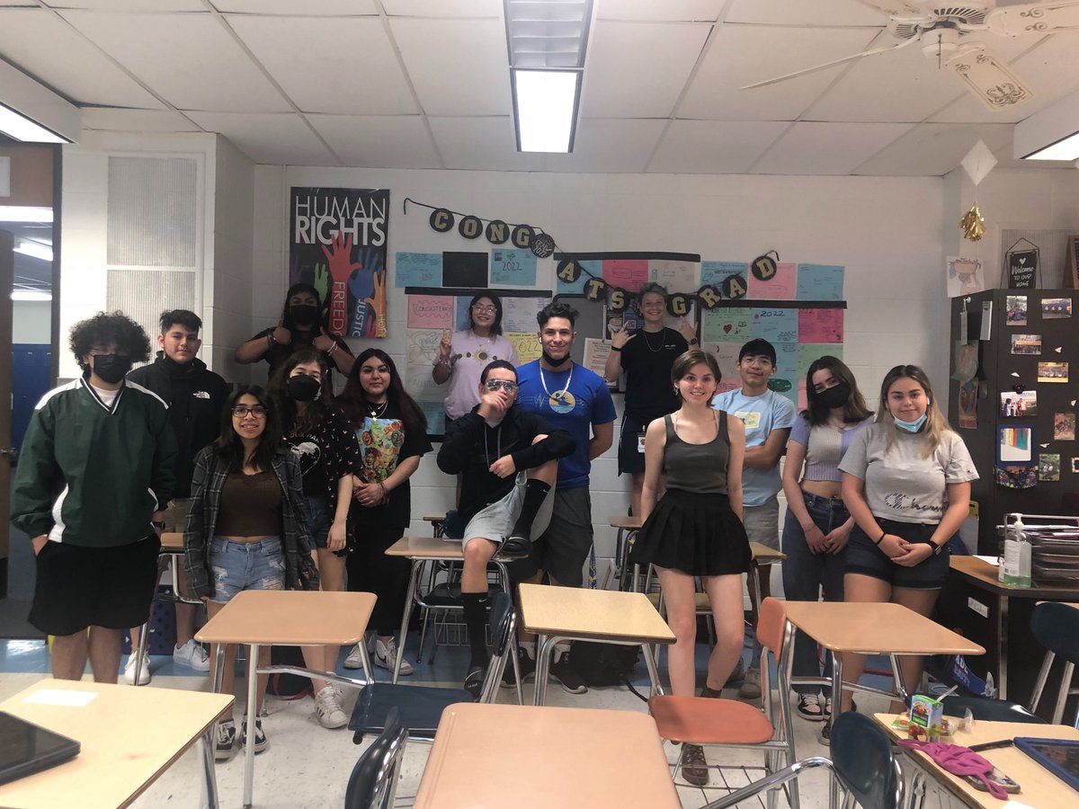 1st pd Latin American Studies '22 - We were missing Julia in the first pic 🤪😍