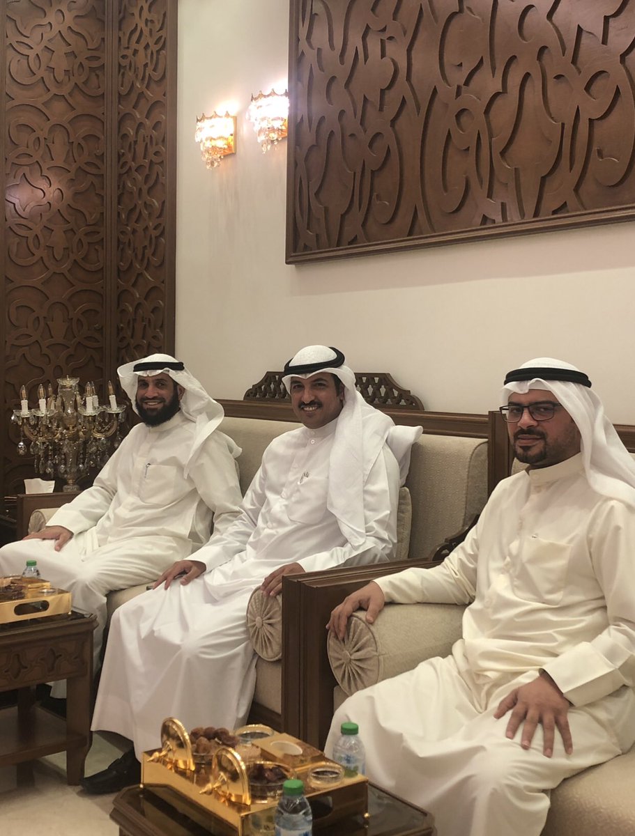 mosaed_aziz's tweet photo. تشرفنا بزيارة أخواني الغالين لديواني

الدكتور المحامي/ مبارك حمود الطشه
 @mubarakaltasha 

الأستاذ / مهدي عبدالواحد الصيرفي 
 @dontforgetq8 

الاستاذ / احمد ناصر الوهيدة 
 @AHMAD_ALWAHIDAH 

شرفتو ولا كلفتو وابرك الساعات https://t.co/nXZuq8X0SU