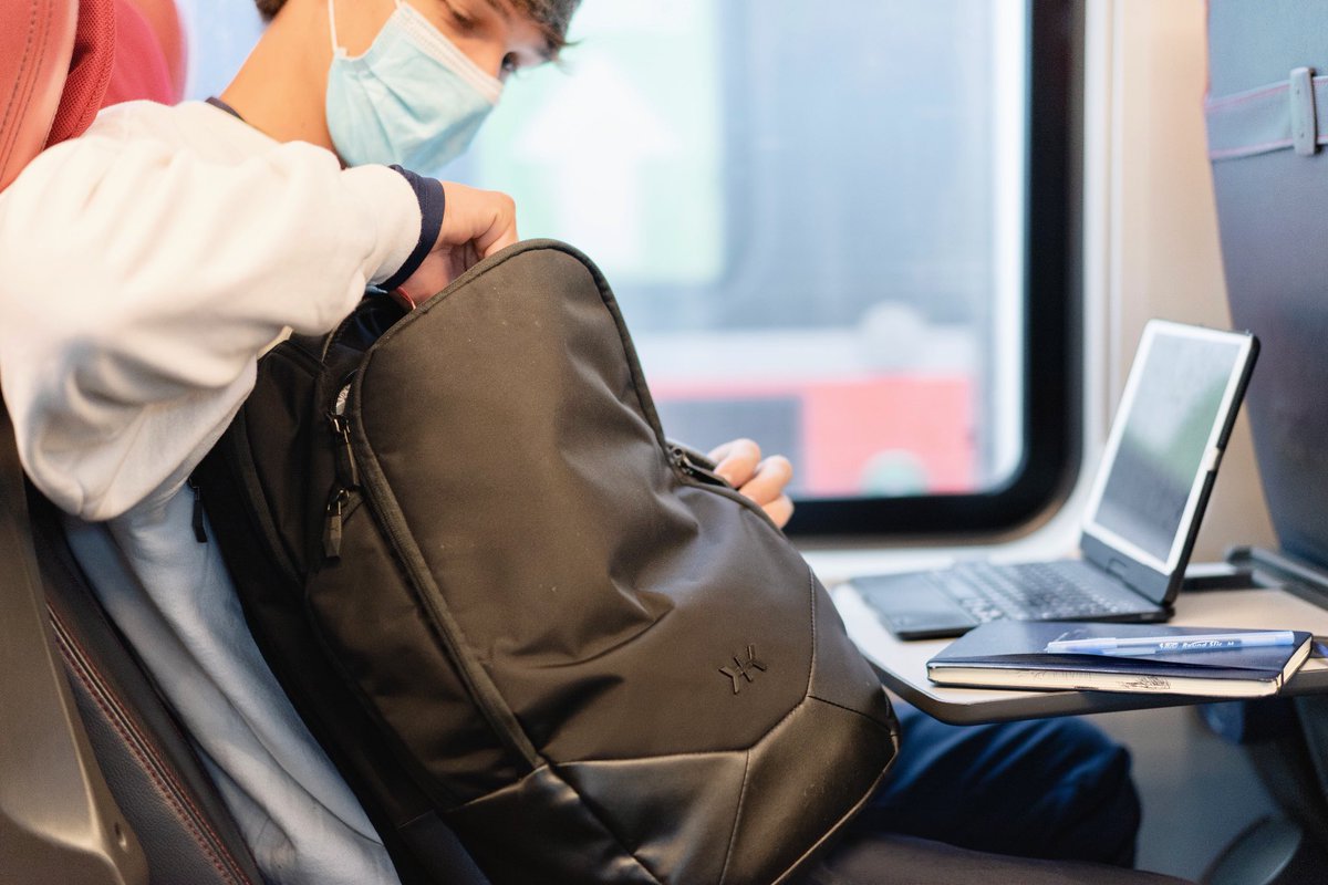 KnackBags's tweet photo. Working on the go is easier than ever with Knack!
Pick a backpack with space for your laptop, chargers, notes, and still room for so much more. Start shopping for your Knack Pack today: https://t.co/hgw8c9RV7c
#KnackPack #OneBagLife #workonthego #backpack #workfromanywhere https://t.co/Uol9QAQ1uT