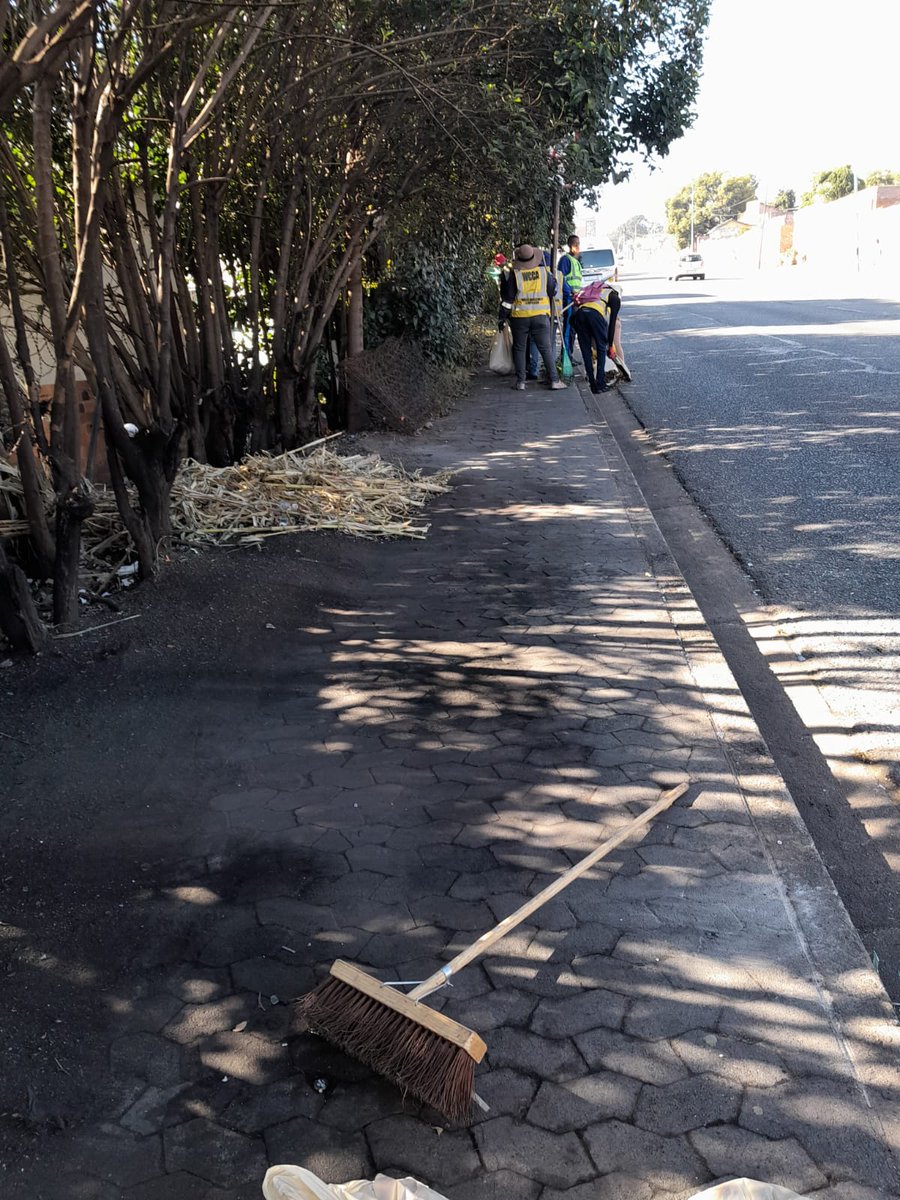 Environment_X's tweet photo. Corner to corner street by street, full contact with grime. @c40cities Johannesburg needs community org. Like @WCCA8 let us support thier programs #savetheplanet
#savejozi https://t.co/vVCraZ1RW8