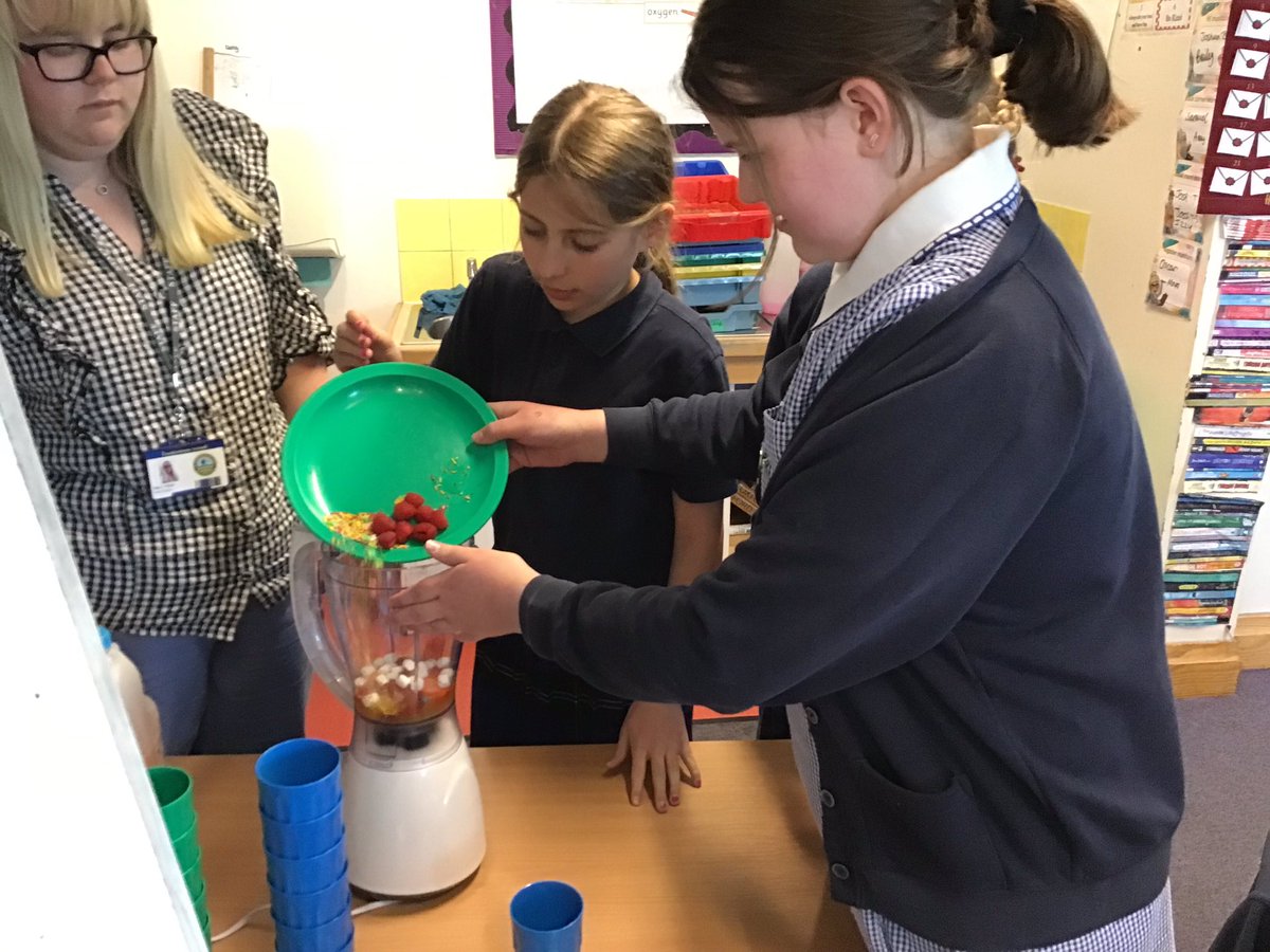 LuddenhamSchool's tweet photo. Year 6 learnt about blood by making blood smoothies. We used strawberries and raspberries for the red blood cells, marshmallow for white blood cells, sprinkles for the platelets and tropical juice for the plasma. Yummy! https://t.co/eS3Ue1k7K3