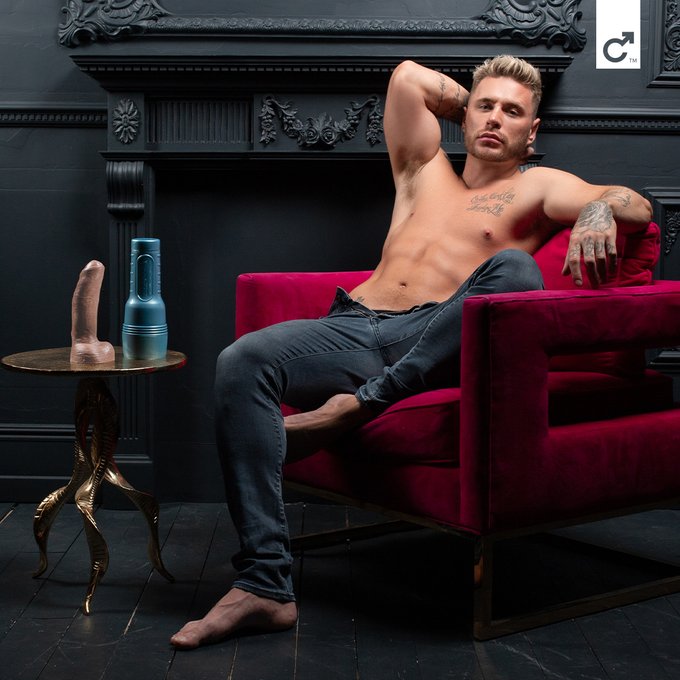 Hustler  @joshmoorexxx  https://t.co/IRut0KdiFD https://t.co/qySSPnP0WA