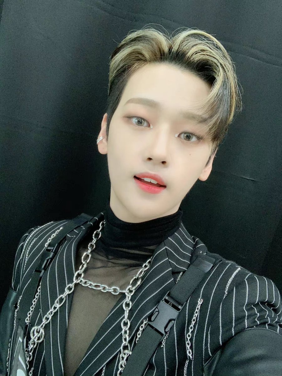 210516 #姜锡华 #강석화 #SEOKHWA

首尔从昨天开始一直下雨🌧️
中国的RUi都过得怎么样呢？我好想你们❣️