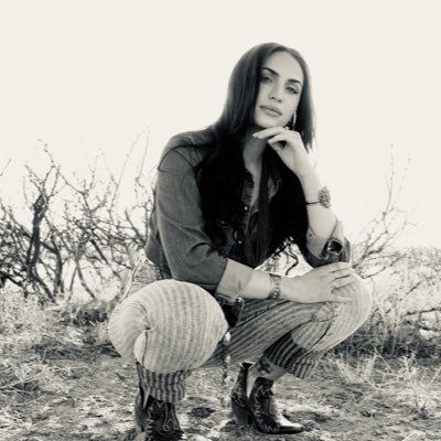 RobynMoya's tweet photo. #NewProfilePic https://t.co/mjG123M2fh