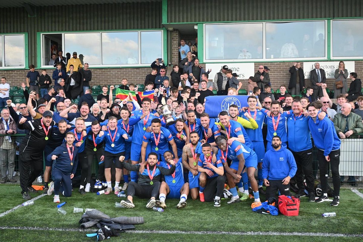 johnsondan3's tweet photo. Season 2021/22 ✅🏆 https://t.co/lh9u85gswP