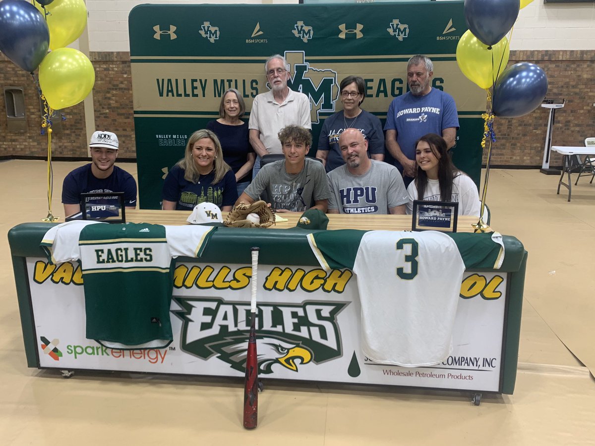VM_Athletics's tweet photo. Congrats to our very own @kalebski3 for signing with Howard Payne for Baseball!! ⚾️⚾️ One of the most hardest working kids in our program! Congrats Kuli! @VM_Athletics @HPUhardball https://t.co/Dqgo93JgRc