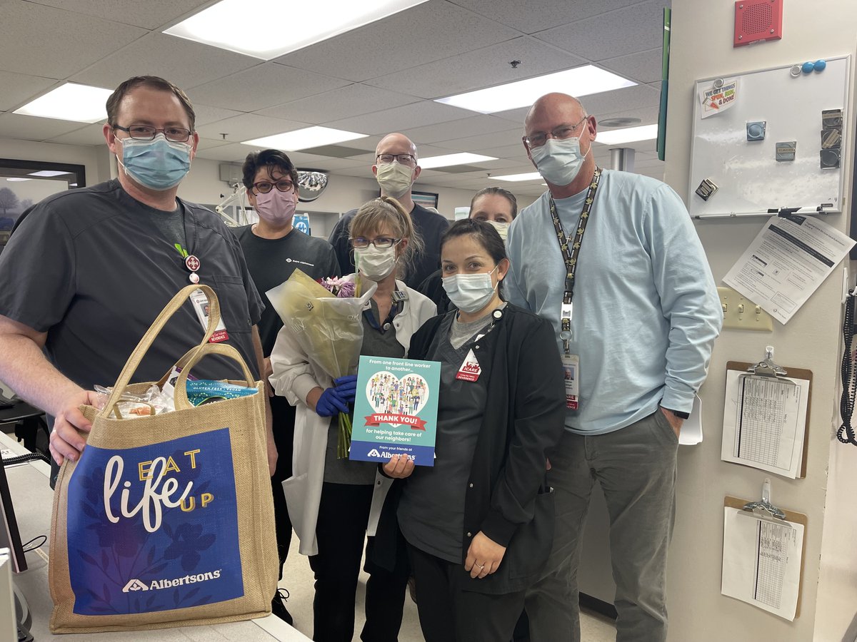 SaintAlsHealth's tweet photo. “From one frontline worker to another…” Thank you, @Albertsons, for making a big impact on our day! Treats, fresh flowers and messages of support. Thank you for being a great community partner. #HealthcareWorkerWeek #NursesWeek ❤️ https://t.co/0Mu5MHdW39