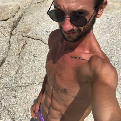 GattoMassidda's tweet photo. #NuovaFotoProfilo & #AspettandoLEstate // #WaitingSummer https://t.co/2cSaQPCYnm