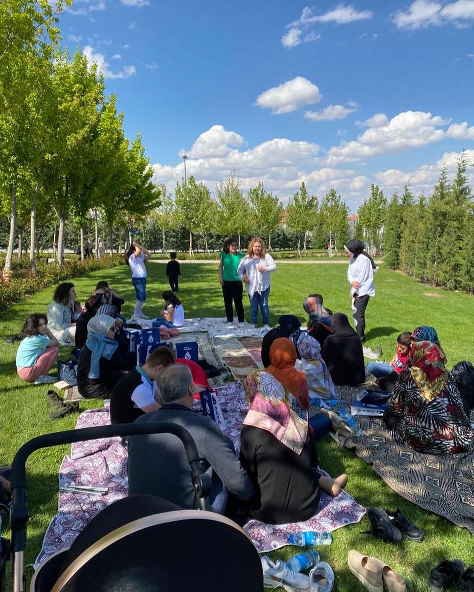 Engelliler haftası için düzenlediğimiz pikniğimize birbirinden özel misafirlerimiz eşlik etti.Sadece bir hafta veya bir gün için değil her gün özel olduklarını ve unutulmadıklarını konuştuk.Psikoloğumuz Esin Hocamıza katılımlarından dolayı teşekkür ederiz 💧🌱