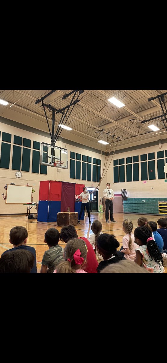 MrsRussoFRSD's tweet photo. Thank you so much to our generous @CopperHillES PTO for bringing not only a Hansel &amp; Gretel assembly to our school, but books as well! We had so much fun! https://t.co/NOKHKBDv5O