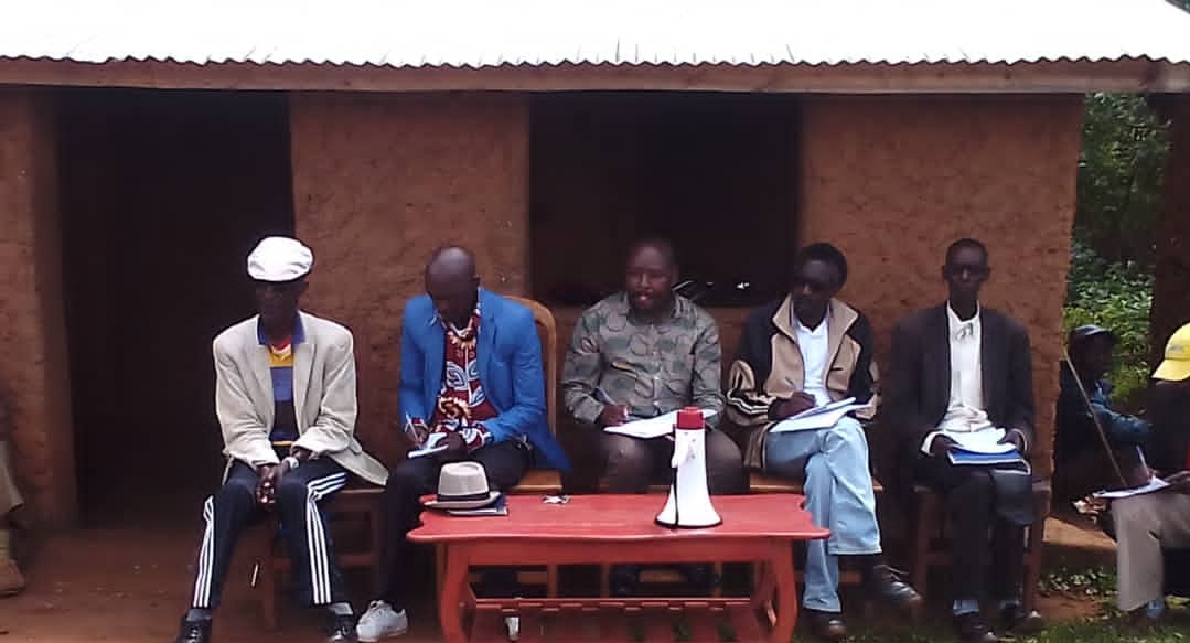 GisoziCommune's tweet photo. #Burundi:Accompagné par son SEP et ses conseillers, L'administrateur de @GisoziCommune a effectué des descentes ce jeudi sur les collines de nyamiyaga,ndava,kibimba et musivya pour échanger sur la situation sécuritaire et recueillir leurs désidératas
@MininterInfosBi
@NtareHouse https://t.co/wvbF8AwT1F