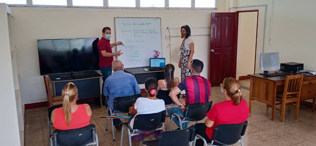 UniversidadMoa's tweet photo. Se desarrolló en la @UniversidadMoa el Taller de consulta a expertos en el tema "Migración costera", en el marco del proyecto entre el CEMZOC y nuestra institución #UniversidadCubana @yosbaniscg @asel_gainza @columbie2019 @CubaMES @citmacuba https://t.co/8nKNoUU0bX