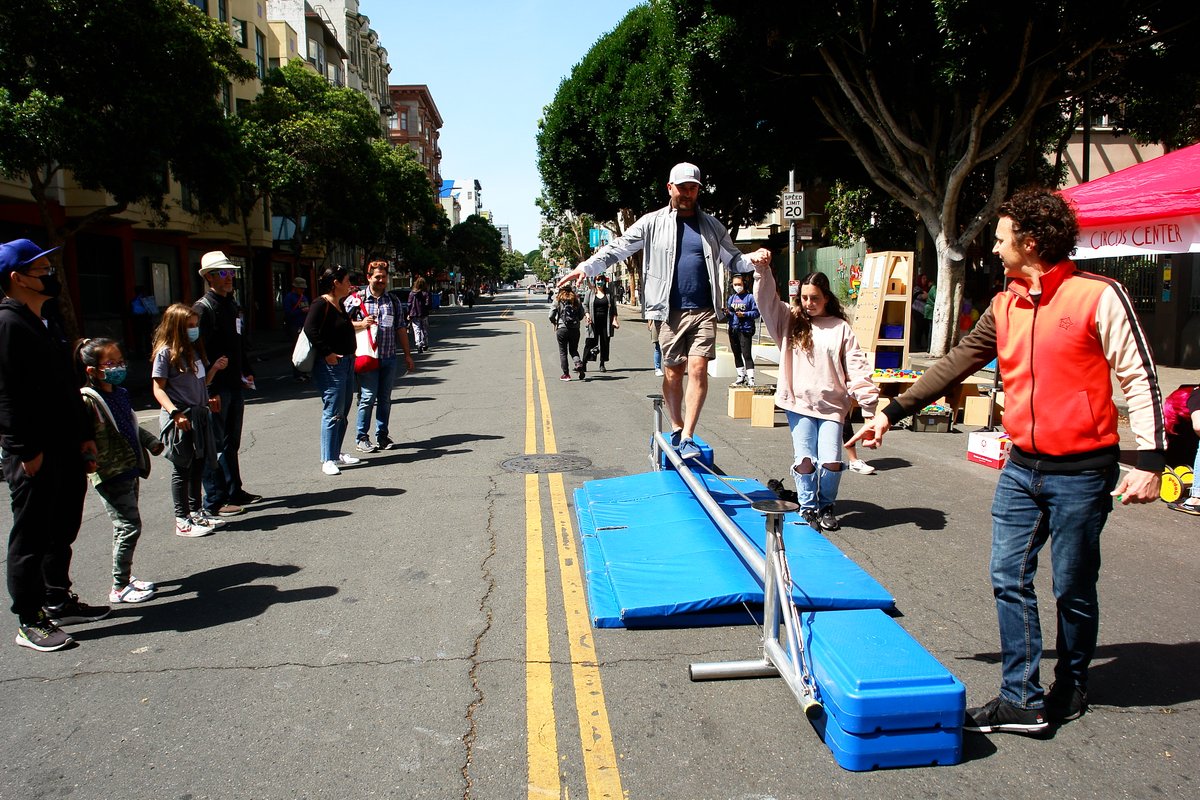 SundayStreets's tweet image. The @circuscenter is coming to Bayview! Get your juggle on, test your balance walking on a tight wire, &amp;amp; get the best of the circus right on the streets.🎪🤹‍♀️✨

🗓 Sunday, May 22
🕒 11AM-4PM
📍 Oakdale/Lane/Keith/3rd
🔗 sundaystreetssf.com/bayview
~~
🎨 poster artwork by @breenache