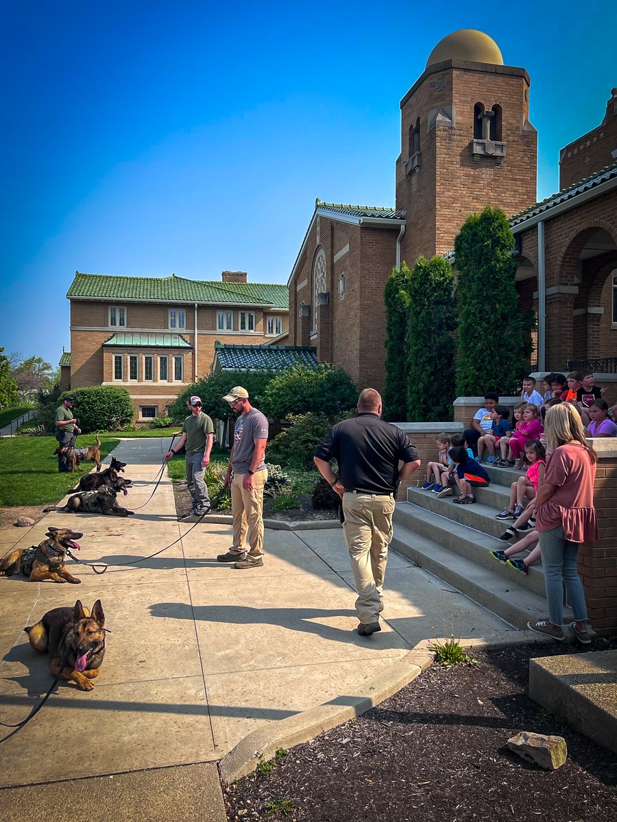 AllenCoSheriff's tweet photo. #WoofWednesday...What a perfect day for sunshine ☀️and a K-9 🐶demo for the students and staff at St. Jude.
#ACPD #sheriff #community #k9handler #CommunityPolicing #k9training #k9dogs #k9unit #k9 #lawenforcement #lawenforcementfamily #lawenforcementofficer #BlueLineStrong https://t.co/2MZdJE1pyI