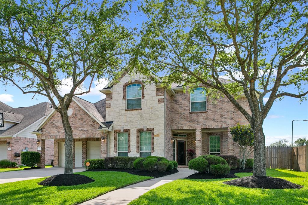 JosephDiosana's tweet photo. See a virtual tour of my newest #listing 873 Pebblebank Lane #LeagueCity #TX  https://t.co/Dmq950Qqkc https://t.co/zz7hgB17RD