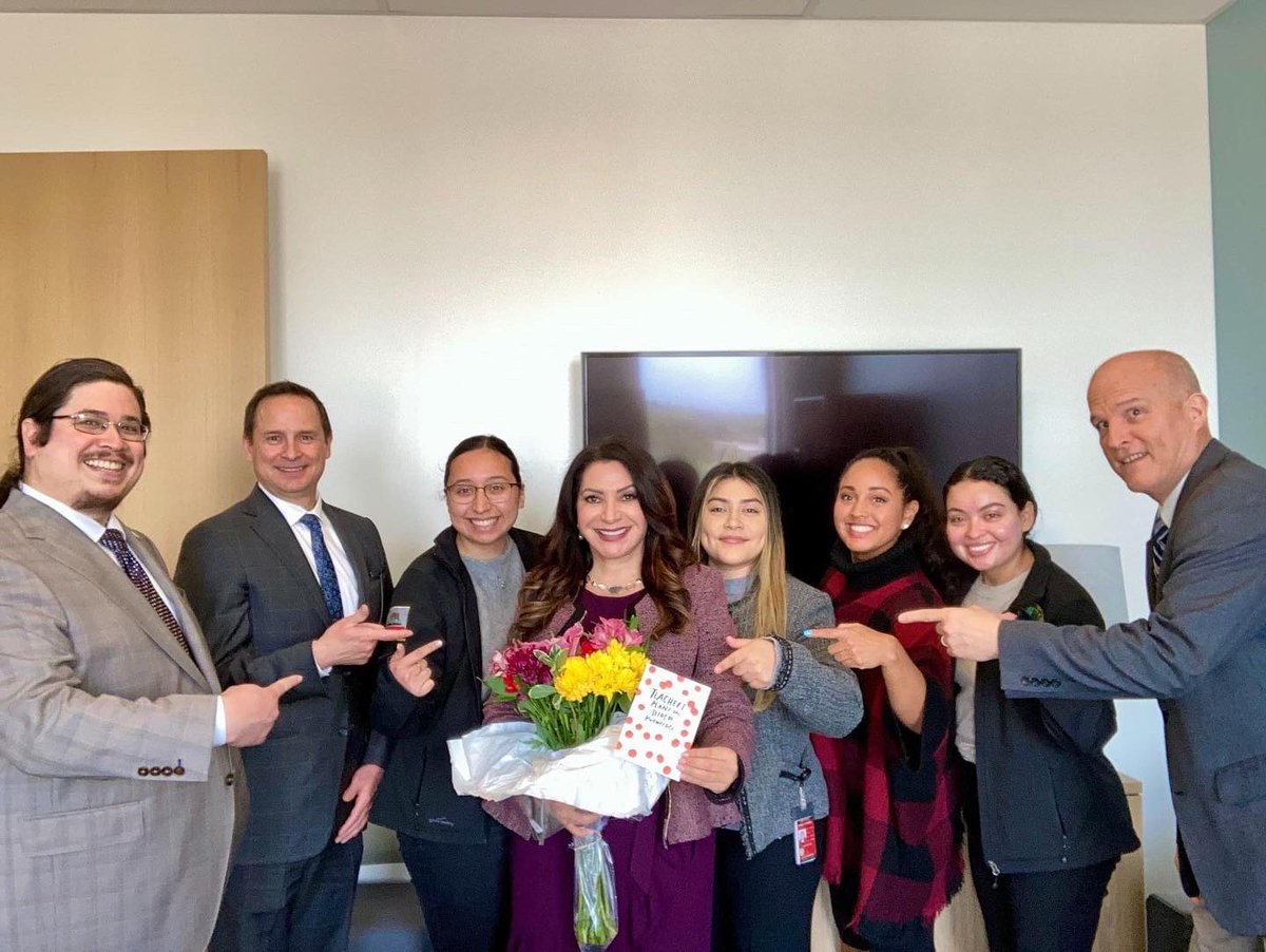 SenSusanRubio's tweet image. Today I introduced SR 87 #DayoftheTeacher to recognize the dedication of our #teachers. As a longtime teacher, the recognition is very personal to me. My staff knows this &amp;amp; surprised me with flowers &amp;amp; a card with a grade - I got an A+! Thanks to an amazing staff. #TeamRubio