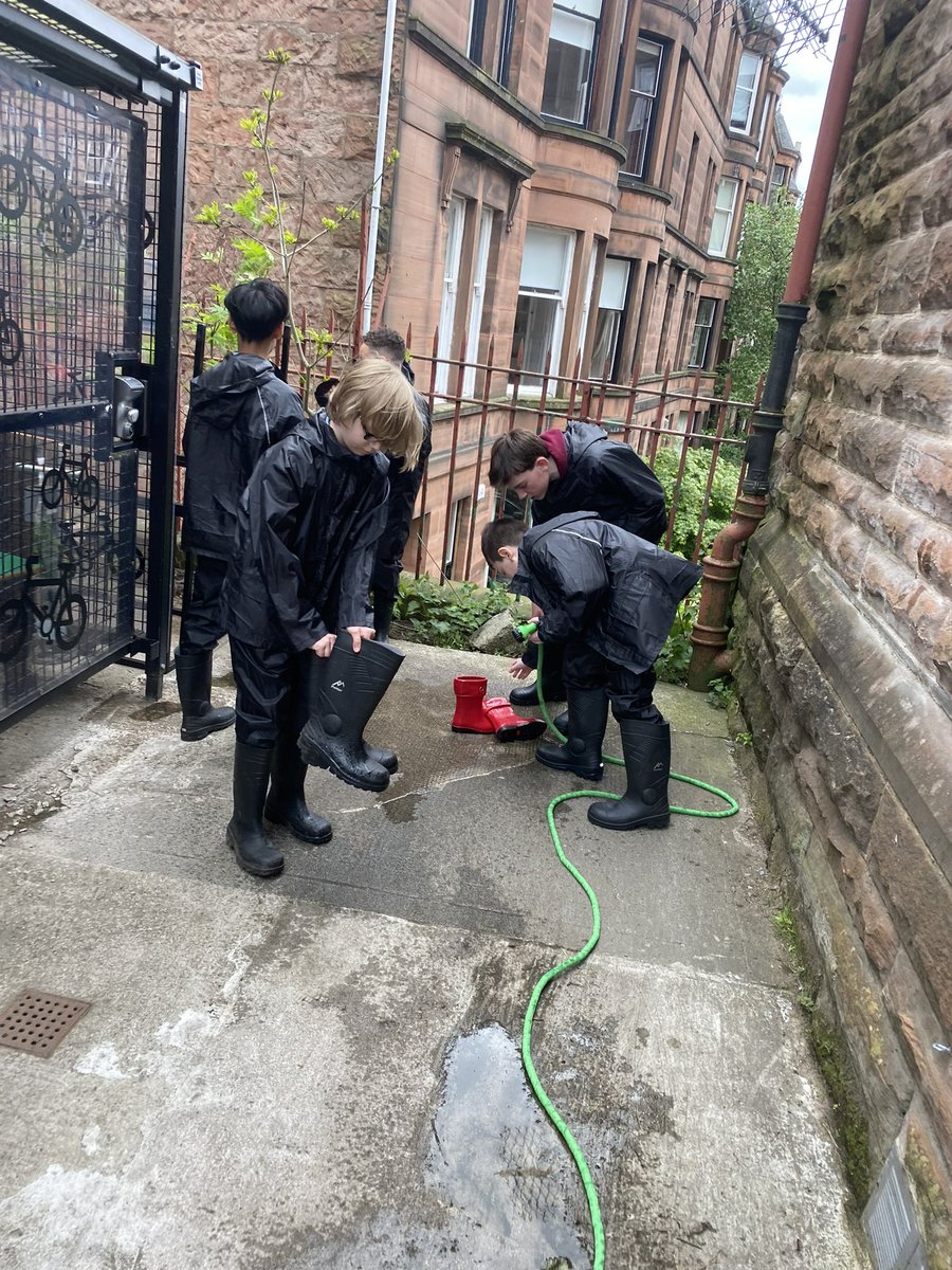 StCharlesGla's tweet photo. Our new #OutdoorLearningLab is at the end of the school near our #OutdoorTap which means that the pupils can be hosed off so they don’t walk mud all over the building. Today some of the boys helped clean all the wellies...although we think they got wetter than they needed to be! https://t.co/aa1S7dMCWB