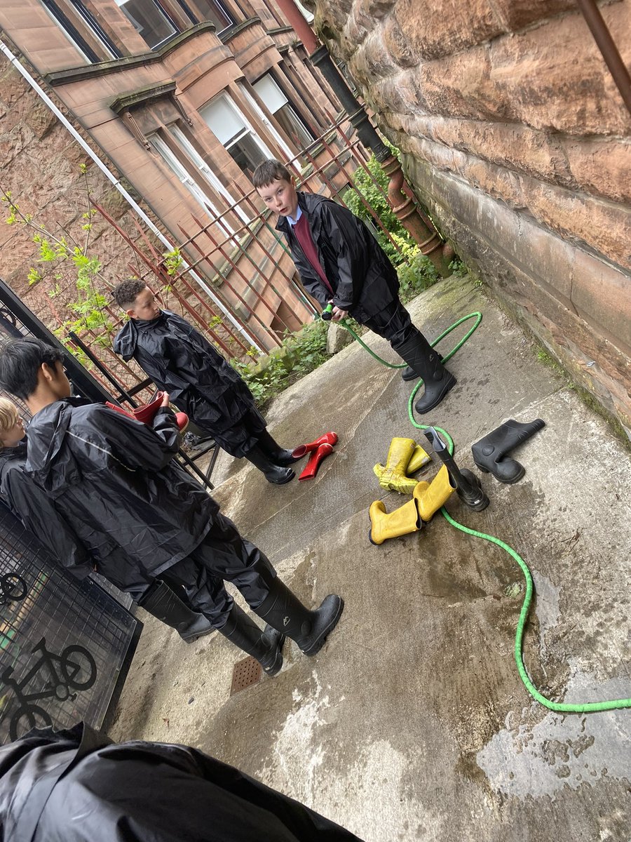 StCharlesGla's tweet photo. Our new #OutdoorLearningLab is at the end of the school near our #OutdoorTap which means that the pupils can be hosed off so they don’t walk mud all over the building. Today some of the boys helped clean all the wellies...although we think they got wetter than they needed to be! https://t.co/aa1S7dMCWB