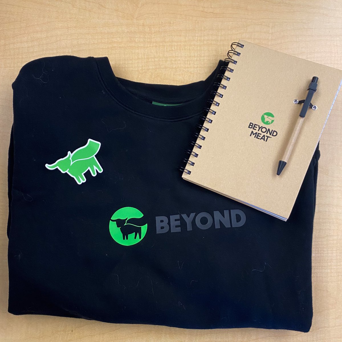 mikaylabarker's tweet photo. I’m ✨beyond✨ excited to announce that I started as the new Social Media Manager for @BeyondMeat earlier this week!

Combining my love for food, sustainability, and pop culture into a job is literally a dream come true 🌱🍔📱🥹 https://t.co/8RHKiGiK1m