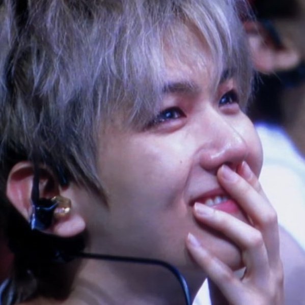 baekexoist's tweet photo. #백현 the amount of warmth and beauty these pics radiate can not be put into words. the teary eyes and that loving smile he has on his beautiful face while watching the fan project..how can one not fall in love with this man https://t.co/CzGmXJpNPv