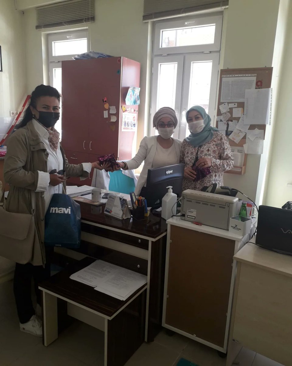 ABozuyuk's tweet photo. Büyük özveri, sabır ve motivasyonla çalışan hemşirelerimizin 12 Mayıs #HemşirelerGünü dolayısıyla Kadın Kolları Başkanımız Suna Ünal Yönetim Kurulu üyelerimiz ile birlikte hemşirelerimizi ziyaret ederek günlerini kutladık..

#AKPARTİBozüyükKadınKolları😊
#HemşirelerGünü💐 https://t.co/uiMSzWabRf