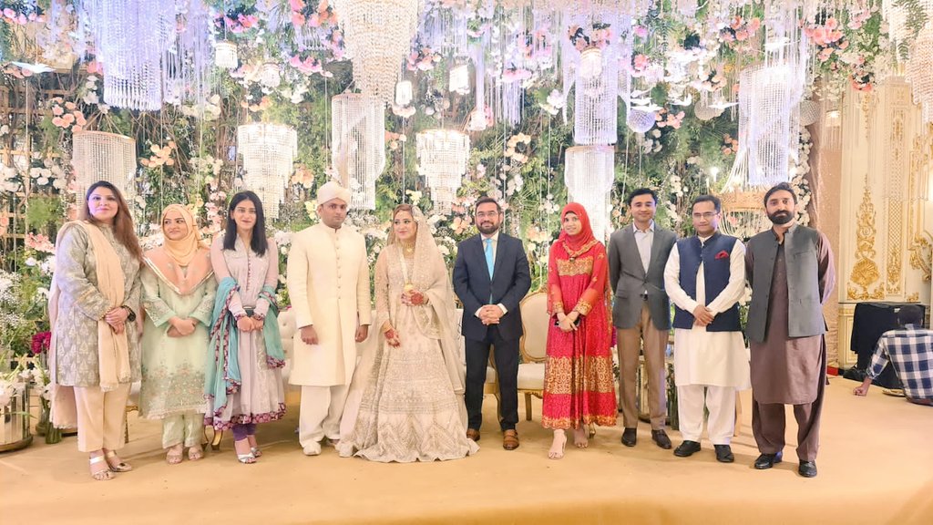 FatimaT04538712's tweet photo. Happy Wedding to our dear friend Ayesha
🌼💞😇
Wishing you a lifetime of happiness and love that grows stronger with each passing day !!! سدا خوش رہو پیاری دوست ۔آمین
#49CTP
#49thCommon https://t.co/u1dYTPP1KR