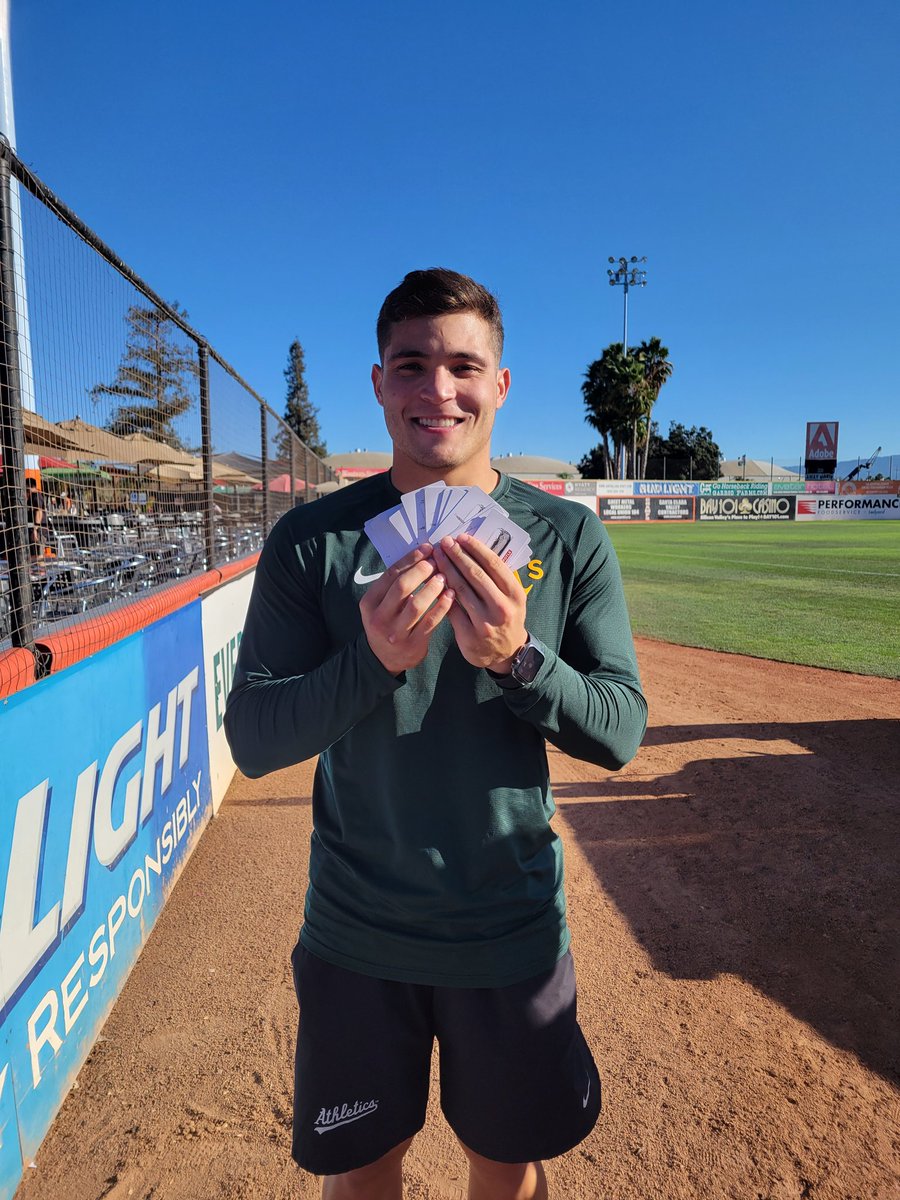 justtiff98's tweet photo. Look at these happy faces from last season!! Let's get those donations in and make some more players smile!
@ChipotleTweets
Can you help us out?
#StandWithMiLB
#FairBall
#Chipotle https://t.co/nsNW0VcSmM