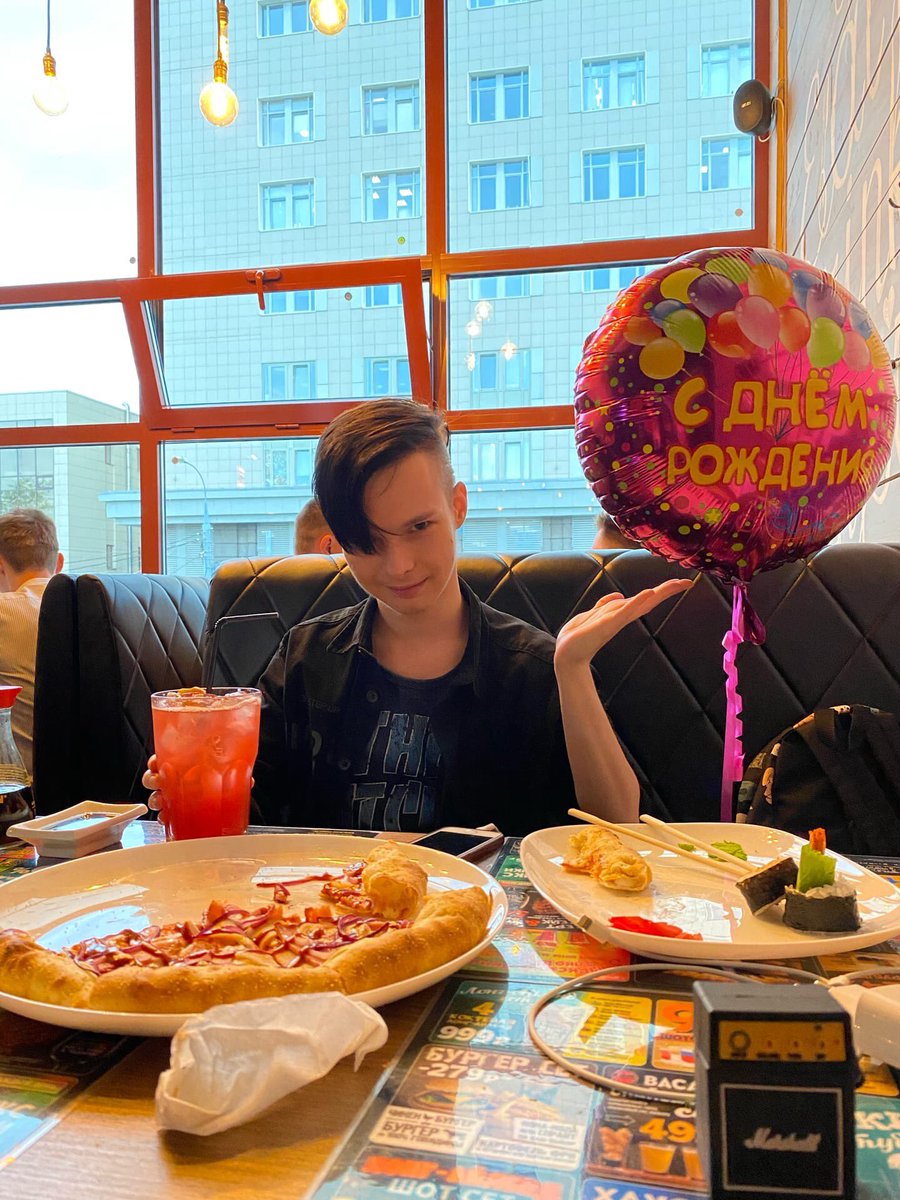 ralfwol's tweet photo. С днём на год ближе к смерти. https://t.co/bkhdt95jtB