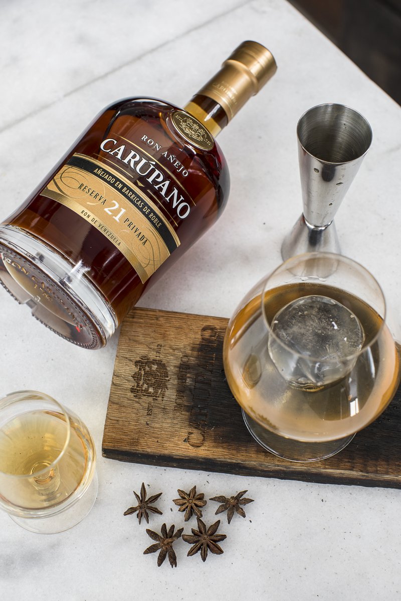 Ponle el toque final a Ron Carúpano 21 ahumando la copa con tus especias  favoritas. ​

¿Te gusta los tragos ahumados?