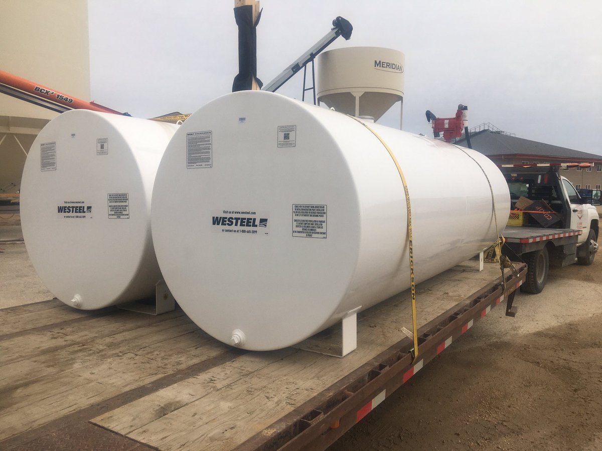 Raymond67630286's tweet photo. Great day to deliver a pair of new 1000 gallon Westeel fuel tanks with pump package. @AgGrowthIntl @shymmer33 #plant22 https://t.co/4Eq4WOESkC